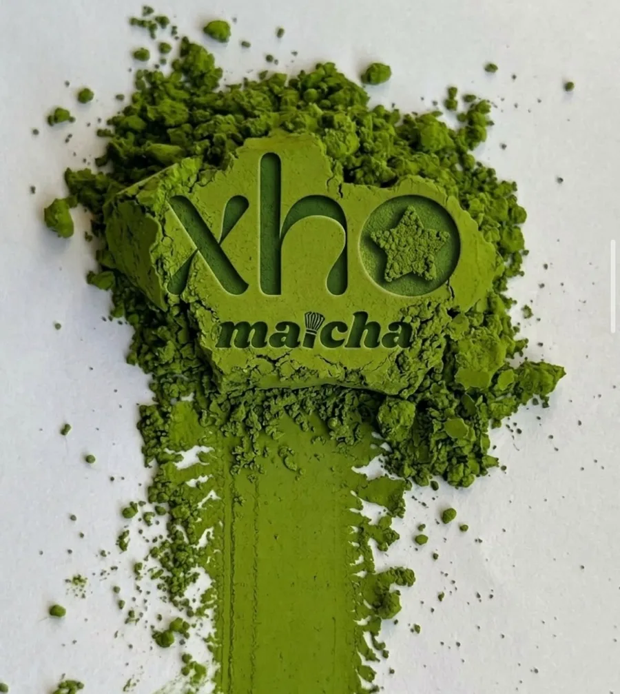 Matcha en polvo con el logo de Xho
